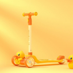 Xe scooter 3 bánh trẻ em hình chú vịt vui vẻ 066